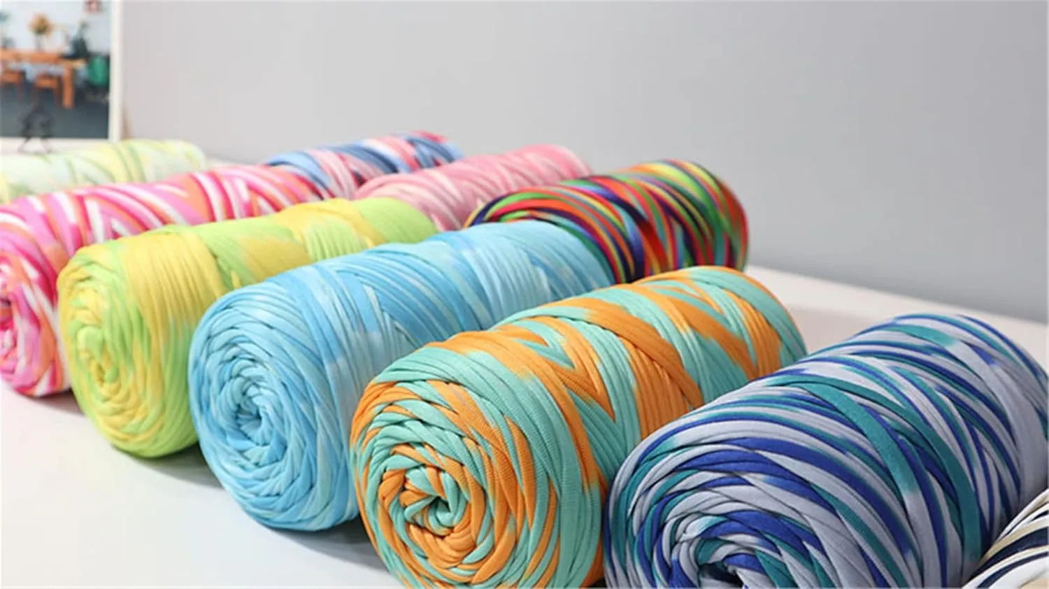 1 Pack 300g Super Soft Colorful T Shirt Yarn Crochet Thread Thick Crochet Cloth Yarn for Knitting Blanket Handbag Purse DIY Crafts