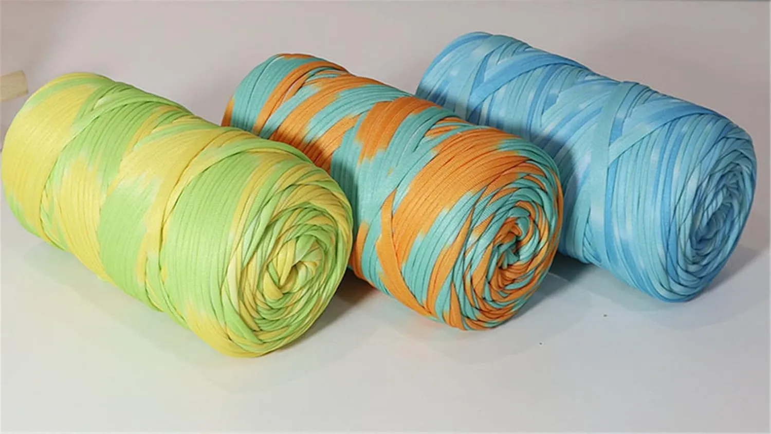 1 Pack 300g Super Soft Colorful T Shirt Yarn Crochet Thread Thick Crochet Cloth Yarn for Knitting Blanket Handbag Purse DIY Crafts