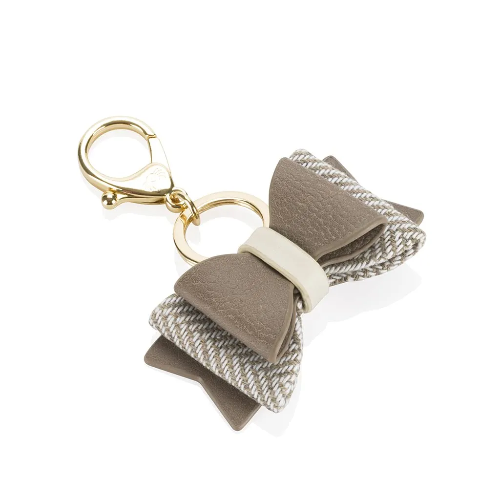 Itzy Ritzy Boss Bow Charm with Clasp - Cute Bow Bag Charm for Diaper Bags, Purses, Keychains & Wallets - Versatile & Stylish Vegan Leather Purse Accessory (Vanilla Latte)