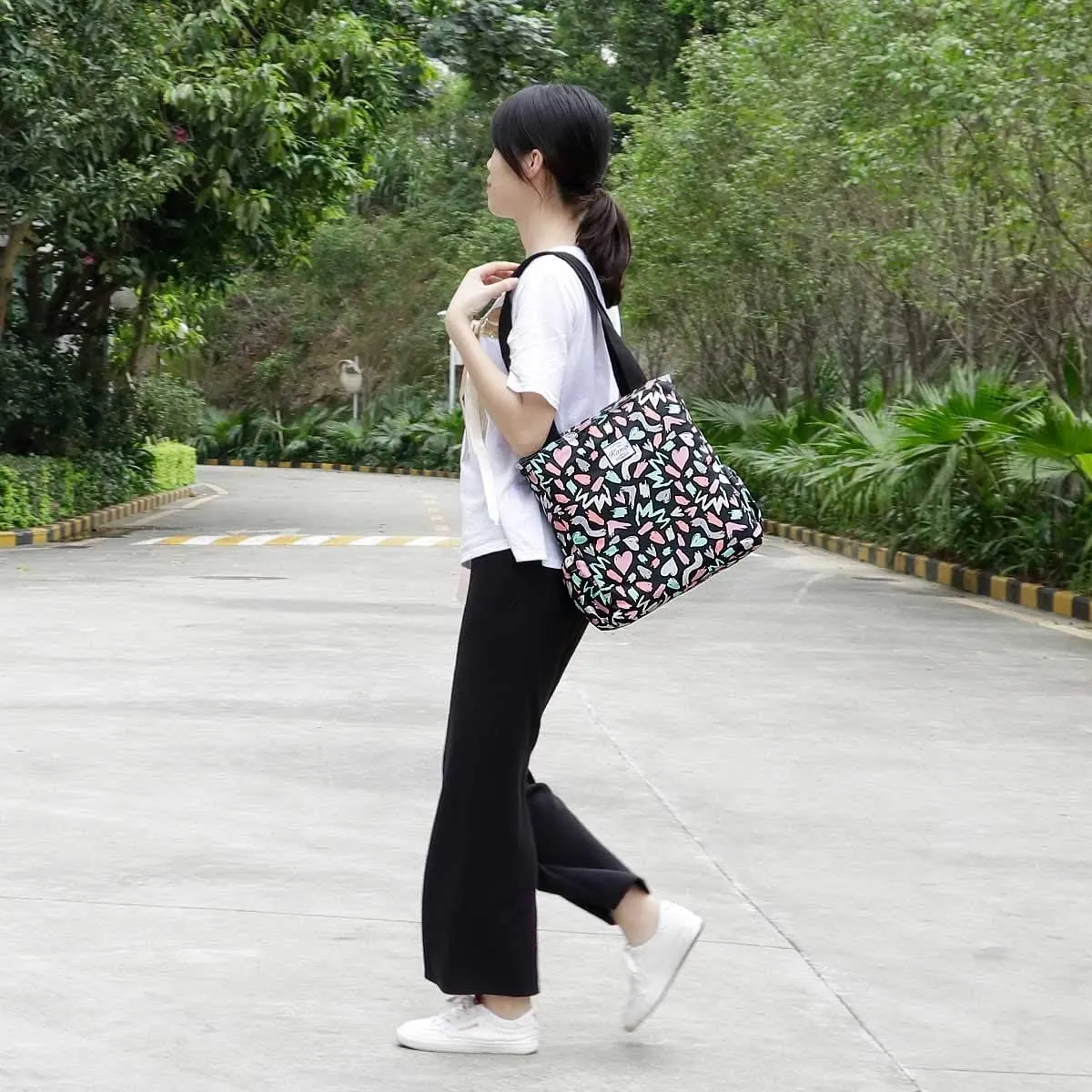 KAMO Floral Tote Bag - Waterproof Lightweight Handbags Travel Shoulder Bag for Hiking Yoga Gym Swimming Travel Beach