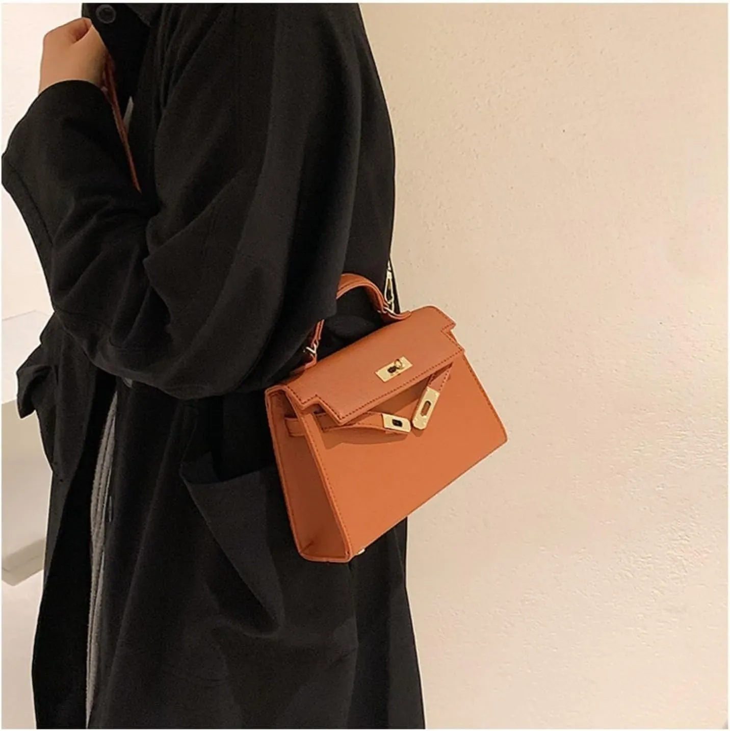 Retro handbag women, new senior sense of commuting shoulder bag